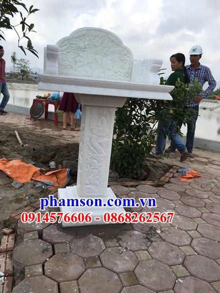 Mẫu cây hương thờ ngoài trời đẹp bằng đá trắng liền khối không mái tại Sài Gòn