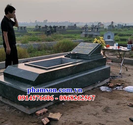 20 Thi công lắp đặt mộ bằng đá xanh rêu cất để tro hài cốt hỏa táng tại Phú Thọ