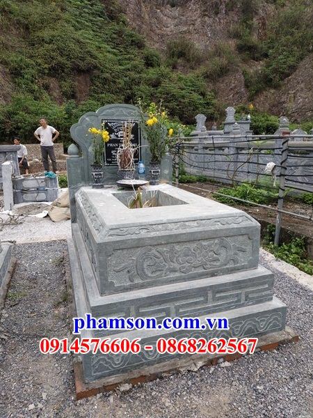 Mẫu mộ tam cấp bằng đá mỹ nghệ Ninh Bình cất để tro hài cốt hỏa táng