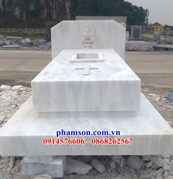 Mẫu mộ tam cấp bằng đá trắng thiết kế theo phong thủy