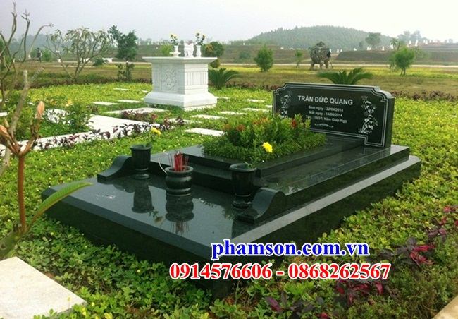 Phần mộ ông bà tổ tiên bằng đá xanh rêu đẹp tại Yên Bái