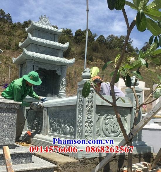 Thi công lắp đặt mộ ba mái khu lăng mộ nghĩa trang gia đình bằng đá xanh rêu đẹp