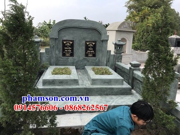 02 Mộ mồ mả đôi hai ba ngôi liền nhau cao cấp bằng đá xanh rêu khu lăng nghĩa trang gia đình dòng họ ông bà bố mẹ đẹp bán tại Nam Định