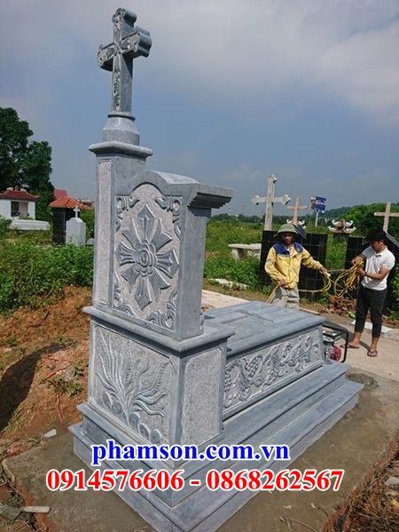 40 Mộ đá tự nhiên nguyên khối nghĩa trang khu lăng mồ mả cất giữ để hũ tro hài cốt gia đình dòng họ ông bà bố mẹ ba má công giáo đạo thiên chúa đẹp bán tại Hà Giang