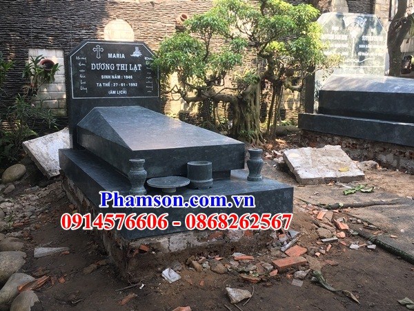 Khu lăng mộ bằng đá xanh rêu đẹp tại Quảng Ngãi