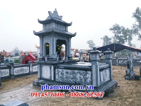 Mẫu mộ bằng đá xanh rêu điêu khắc hoa văn tinh xảo tại Đà Nẵng
