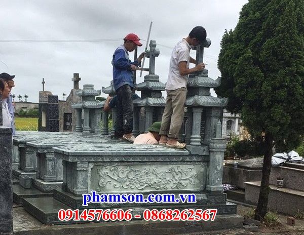 11 Mộ đạo công giáo thiên chúa bằng đá xanh rêu đơn giản đẹp bán tại Hà Giang