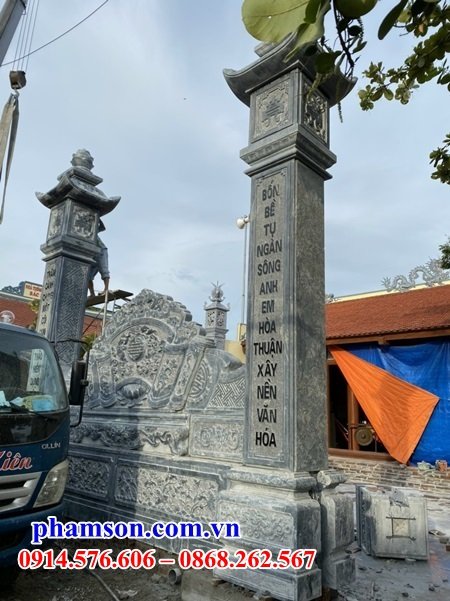 Thi công lắp đặt bức bình phong có cột bằng đá với câu đối ý nghĩa trên cột nhà thờ tổ họ Phạm tại Ninh Bình