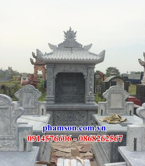 05 lăng mộ đá nguyên khối hai mái chạm khắc hoa văn tinh xảo tại Hưng Yên