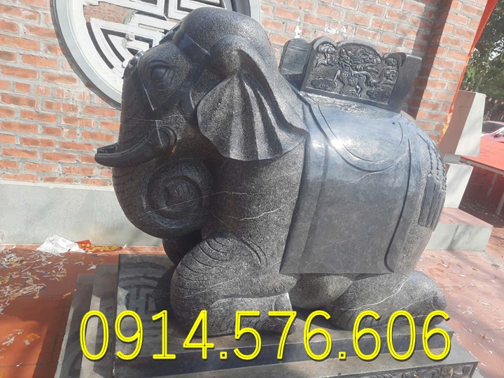Mẫu voi đá phong thủy đẹp nhất hiện nay, Tượng voi đá tự nhiên nguyên khối đặt trong đình chùa, báo giá cặp voi chầu đá xanh trong sân đình, thiết kế Voi đá đặt trước cổng nhà từ đường, sản xuất mẫu voi bằng đá xanh cẩm thạch theo yêu cầu