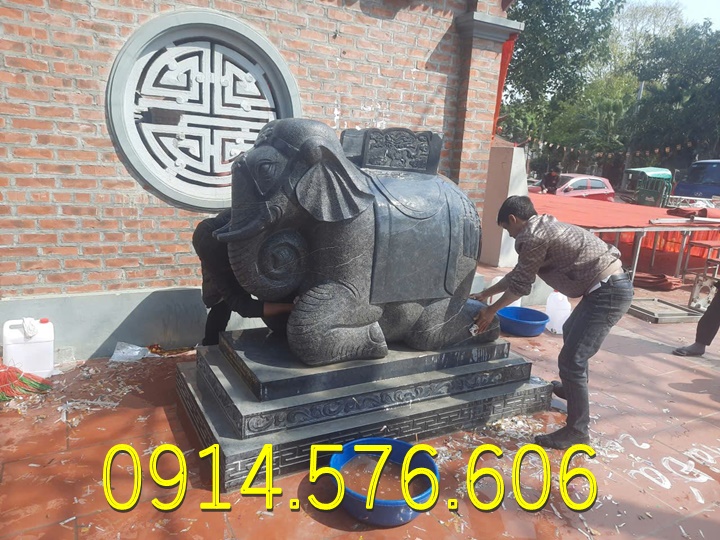 Mẫu voi đá phong thủy đẹp nhất hiện nay, Tượng voi đá tự nhiên nguyên khối đặt trong đình chùa, báo giá cặp voi chầu đá xanh trong sân đình, thiết kế Voi đá đặt trước cổng nhà từ đường, sản xuất mẫu voi bằng đá xanh cẩm thạch theo yêu cầu