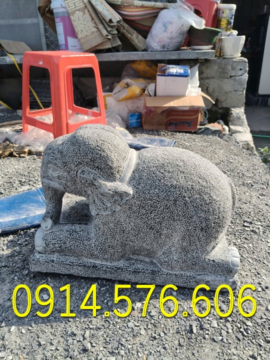 Mẫu voi đá phong thủy đẹp nhất hiện nay, Tượng voi đá tự nhiên nguyên khối đặt trong đình chùa, báo giá cặp voi chầu đá xanh trong sân đình, thiết kế Voi đá đặt trước cổng nhà từ đường, sản xuất mẫu voi bằng đá xanh cẩm thạch theo yêu cầu