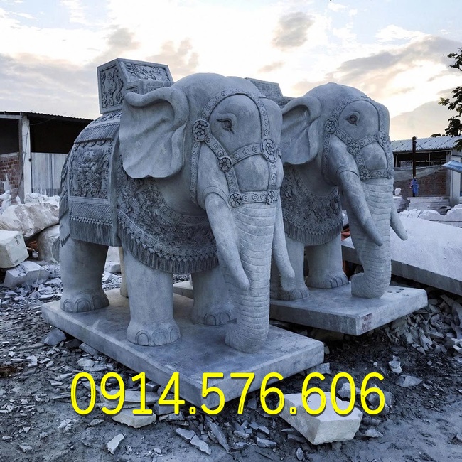 Mẫu voi đá phong thủy đẹp nhất hiện nay, Tượng voi đá tự nhiên nguyên khối đặt trong đình chùa, báo giá cặp voi chầu đá xanh trong sân đình, thiết kế Voi đá đặt trước cổng nhà từ đường, sản xuất mẫu voi bằng đá xanh cẩm thạch theo yêu cầu