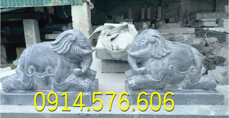 Mẫu voi đá phong thủy đẹp nhất hiện nay, Tượng voi đá tự nhiên nguyên khối đặt trong đình chùa, báo giá cặp voi chầu đá xanh trong sân đình, thiết kế Voi đá đặt trước cổng nhà từ đường, sản xuất mẫu voi bằng đá xanh cẩm thạch theo yêu cầu