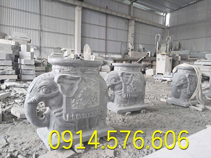 Mẫu voi đá phong thủy đẹp nhất hiện nay, Tượng voi đá tự nhiên nguyên khối đặt trong đình chùa, báo giá cặp voi chầu đá xanh trong sân đình, thiết kế Voi đá đặt trước cổng nhà từ đường, sản xuất mẫu voi bằng đá xanh cẩm thạch theo yêu cầu