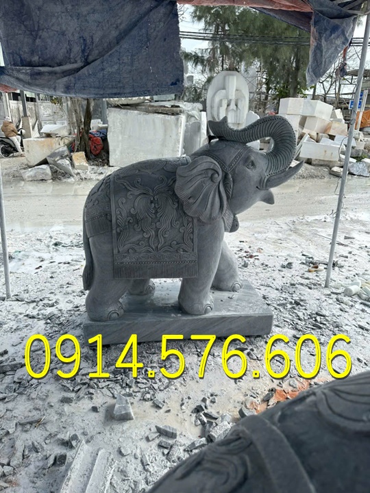 Mẫu voi đá phong thủy đẹp nhất hiện nay, Tượng voi đá tự nhiên nguyên khối đặt trong đình chùa, báo giá cặp voi chầu đá xanh trong sân đình, thiết kế Voi đá đặt trước cổng nhà từ đường, sản xuất mẫu voi bằng đá xanh cẩm thạch theo yêu cầu