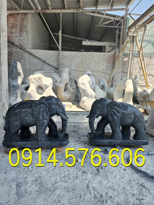 Mẫu voi đá phong thủy đẹp nhất hiện nay, Tượng voi đá tự nhiên nguyên khối đặt trong đình chùa, báo giá cặp voi chầu đá xanh trong sân đình, thiết kế Voi đá đặt trước cổng nhà từ đường, sản xuất mẫu voi bằng đá xanh cẩm thạch theo yêu cầu