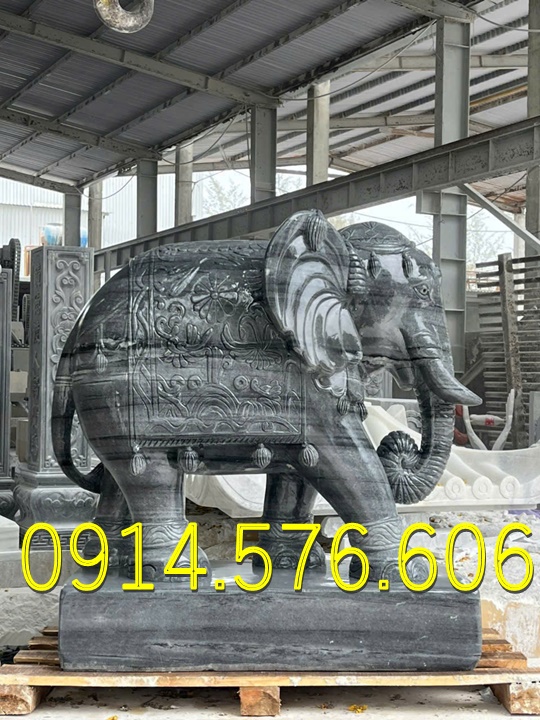 Mẫu voi đá phong thủy đẹp nhất hiện nay, Tượng voi đá tự nhiên nguyên khối đặt trong đình chùa, báo giá cặp voi chầu đá xanh trong sân đình, thiết kế Voi đá đặt trước cổng nhà từ đường, sản xuất mẫu voi bằng đá xanh cẩm thạch theo yêu cầu