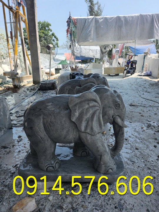 Mẫu voi đá phong thủy đẹp nhất hiện nay, Tượng voi đá tự nhiên nguyên khối đặt trong đình chùa, báo giá cặp voi chầu đá xanh trong sân đình, thiết kế Voi đá đặt trước cổng nhà từ đường, sản xuất mẫu voi bằng đá xanh cẩm thạch theo yêu cầu