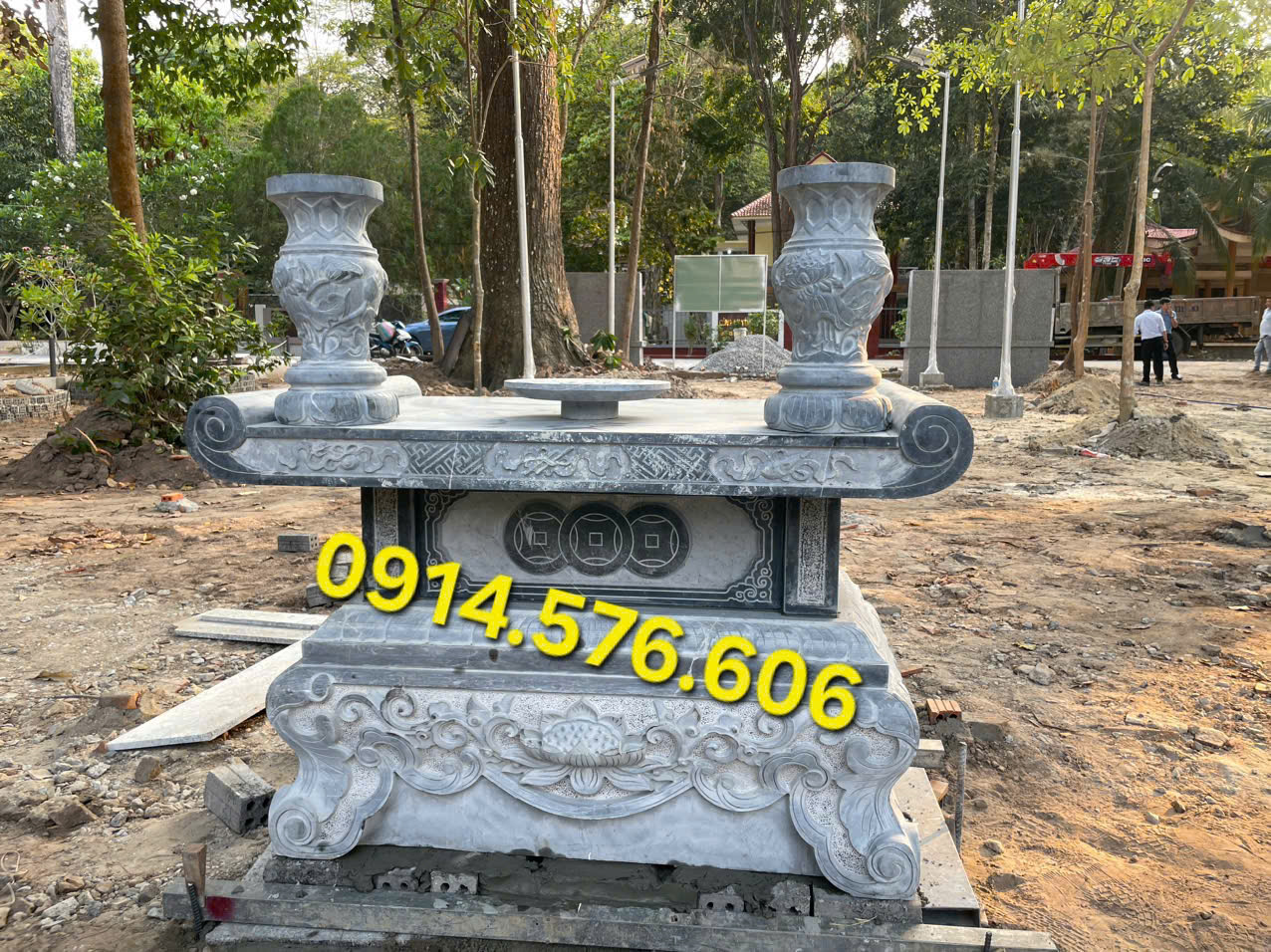 Bàn Lễ Đá Tự Nhiên Nguyên Khối Giá Rẻ, Bàn Đá Đặt Lễ Xanh Trắng Vàng Hiện Đại, Kích Thước Bàn Lễ Đá Hoa Cương Theo Phong Thủy, Giá Bán Bàn Lễ Bằng Đá Ngoài Nghĩa Trang Dòng Họ, Đại lý Cơ Sở Xưởng Sản Xuất Bàn Lễ Đá